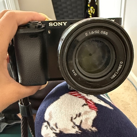 Sony Black Mirrorless Digital Camera a6000 - Picture 2 of 5